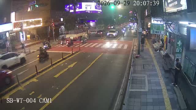 ภาพล่าสุดจากกล้อง แยกถนนอโศกมนตรี ตัด ถนนสุขุมวิท 21 ซอย 1 - CAM1