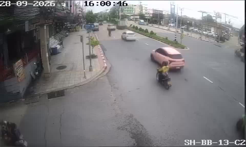Latest picture from the Soi Bang Khun Thian 10 entrance near the railway-CAM2 camera