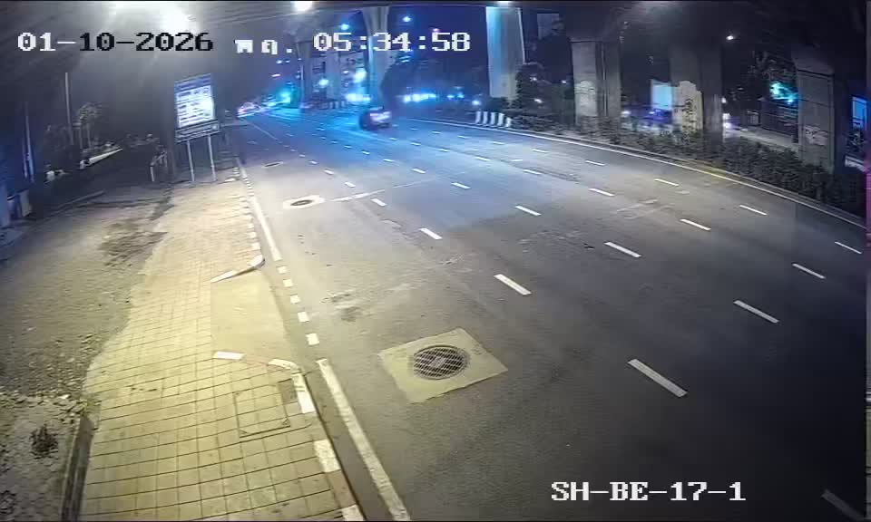 Latest picture from the Under the Kanchanaphisek Rd interchange bridge at the Phet Kasem Rd intersection (Point 1)-CAM1 camera