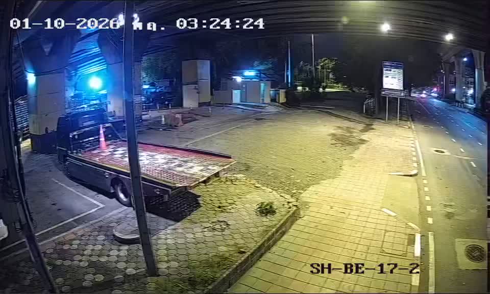 Latest picture from the Under the Kanchanaphisek Rd interchange bridge at the Phet Kasem Rd intersection (Point 1)-CAM2 camera